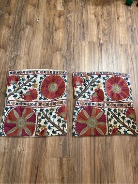 Pottery Barn Rozelle Suzani Embroidered Pillow Covers 20x20 Set of 2 Tan Multi